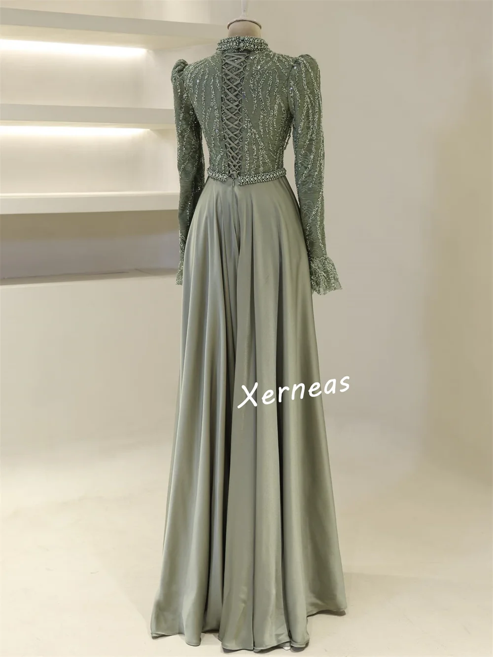 Gaun Panjang A-line Kerah Tinggi Manik-manik Berpayet Charmeuse Kustom Gaun Panjang A-line Kerah Tinggi Manik-manik Berpayet Acara Khusus Pesta Malam Wanita Mewah Berkilau