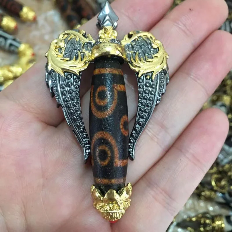 

Antique-style pendant , weathered patterns and a high-oil patina, inlaid with Dapeng Dzi beads