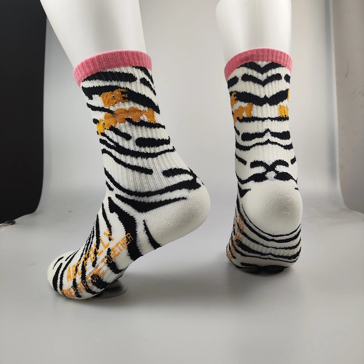 

Leopard Print ABC Letter High Love Novelty Tube Socks Jogging Ankle Socks Workout Socks Absorb Sweat Sweet Girls Streetwear