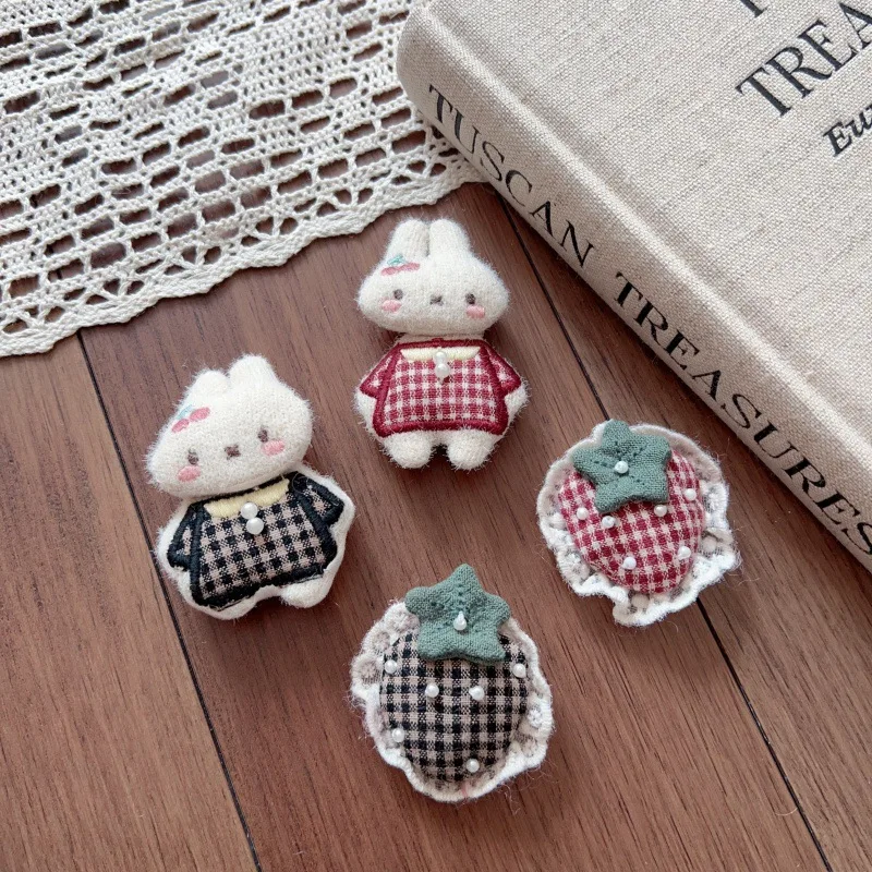 High Quality Soft Fabric Bunny Stuffed Toy DIY Hair Clip Brooch Strawberry Pendant for Winter Clothing Shoes Bag Embellishment