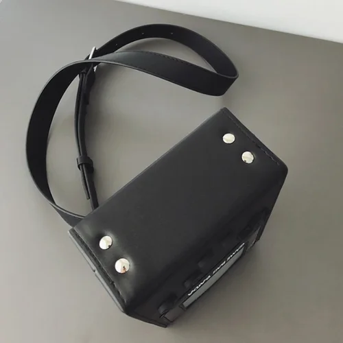 Imagen 2 del producto Bolso cruzado de estilo creativo de PU, superventas 2025, bolso para parejas, bolso cruzado versátil para ir al trabajo para mujer, Día de San Valentín