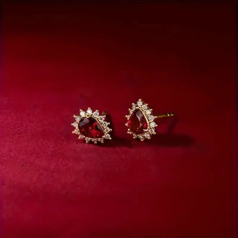2026 New European and American Elegant Earrings with Feminine Temperament, French Retro Water Droplet Jewelry Accessories