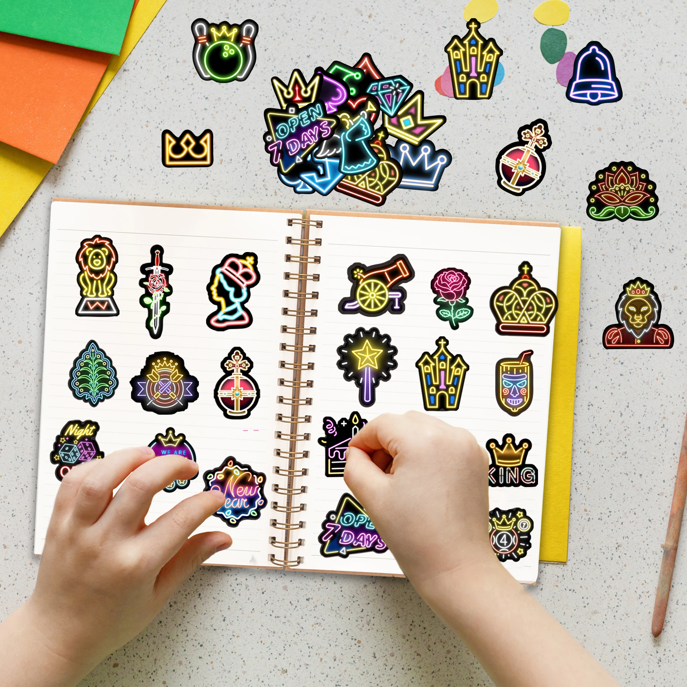 زجاجة مياه نيون تتوهج في الظلام 79 قطعة من ملصقات الفينيل المقاومة للماء لحقيبة الهاتف المحمول ولوح التزلج #4