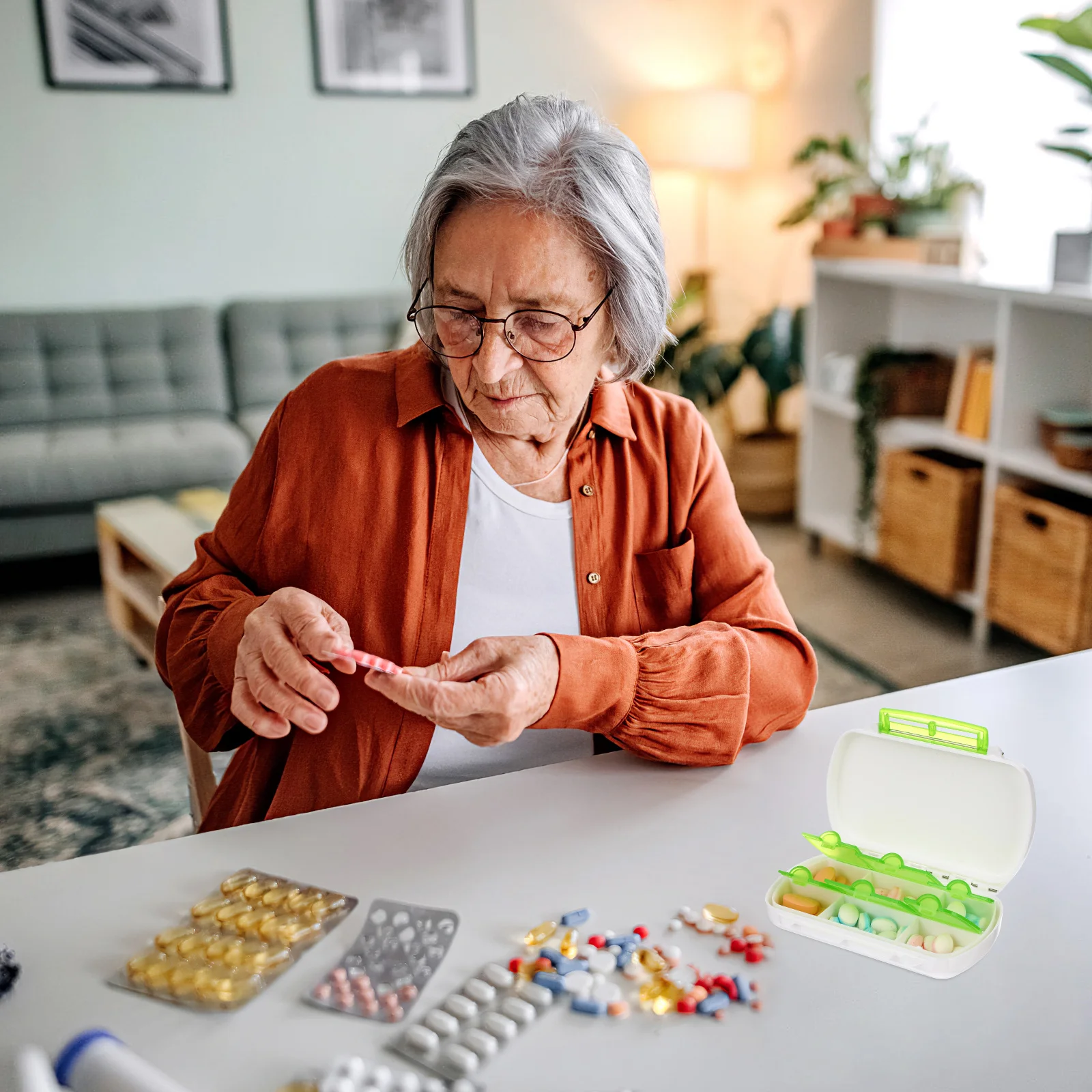 

Weekly 6 Slot Pill Organizer Portable Medicine Box Secure Lid Daily Travel Vitamin Case Container Green Organizer