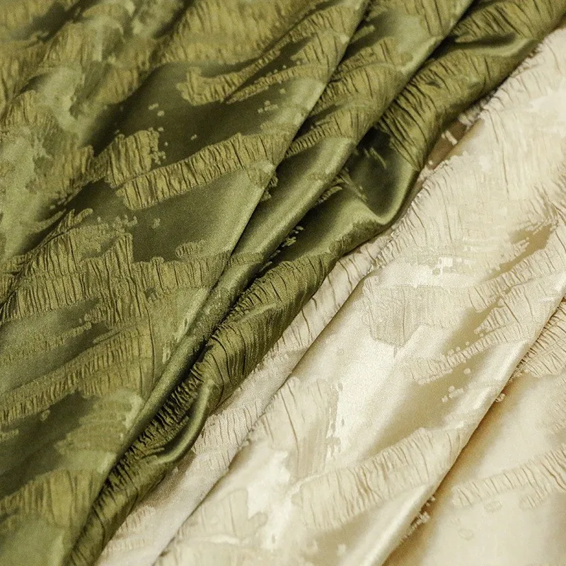 

Silk jacquard fabric with convex crepe three-dimensional pattern mechanism for clothing designers