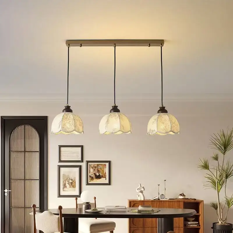Retro restaurant fabric lighting French medieval pattern solid wood bar counter bedroom cloakroom silent wind chandelier