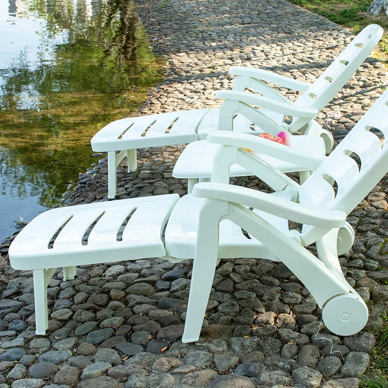 

New recliner simple thickened reinforced luxury plastic recliner leisure beach folding recliner coffee table set