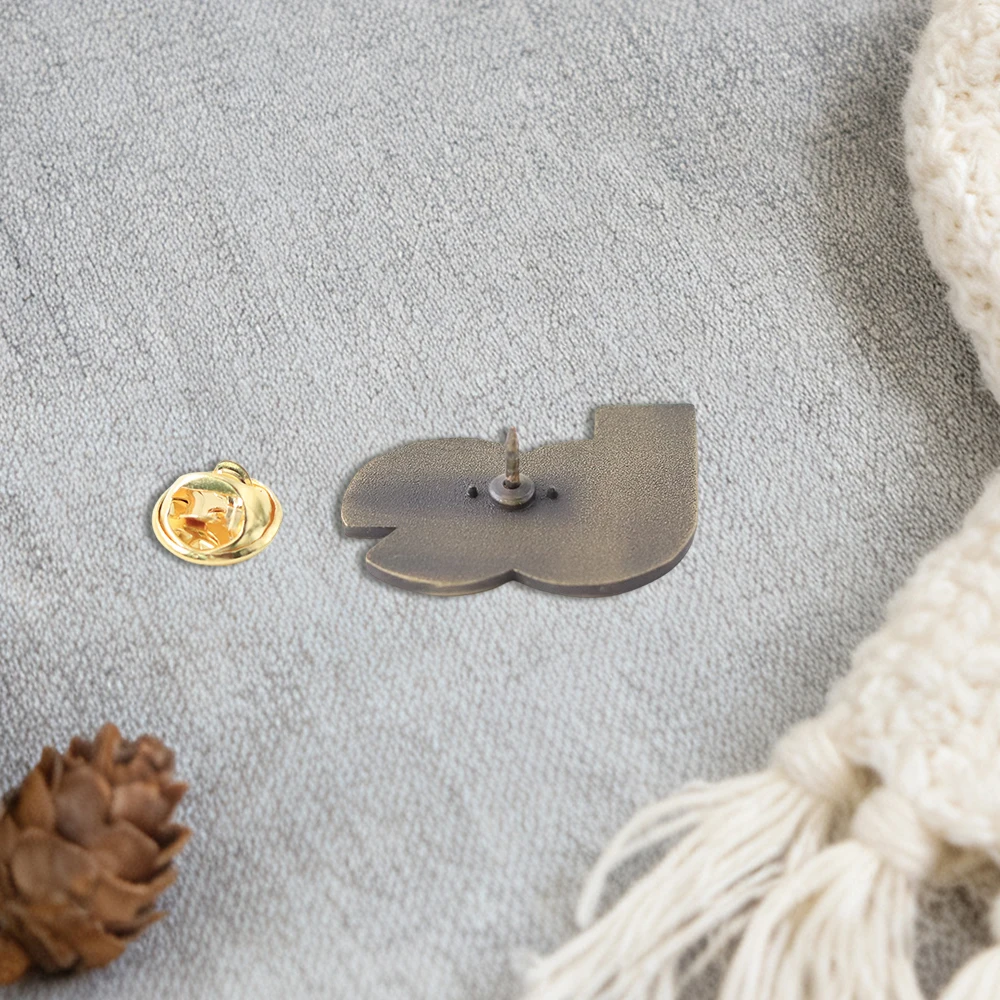 Sänger-Thema, blaues Buchstaben-Abzeichen, Billie Eilish, persönliche Identifikationsbrosche, für Musikliebhaber, Sammel-Emaille-Pins, Geschenke für Fans. – Detail 3