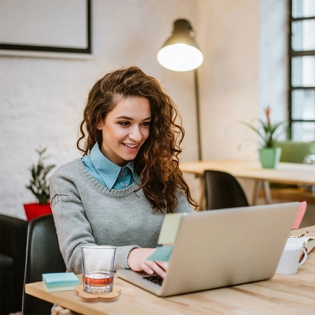 

2Pcs Eco Friendly Wooden Heat Insulated Cup Mats Flower Shaped Coasters Coffee Table Cushion Home Decoration Cup Mat