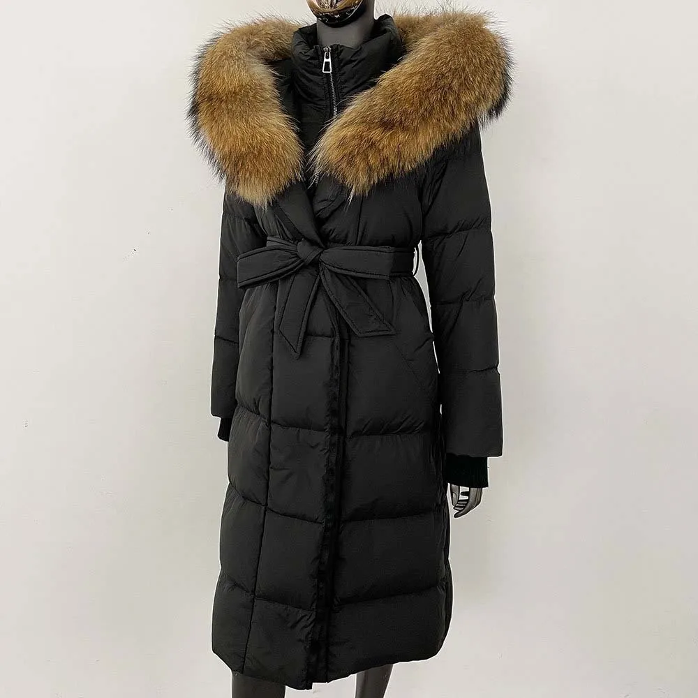เสื้อแจ็คเก็ตพัฟเฟอร์แบบมีฮู้ดยาว ปี 2025 สำหรับผู้หญิง รุ่นใหม่ ฤดูหนาว อุ่นสบาย ขนห่านสีขาวแท้ พร้อมขนสุนัขจิ้งจอกแท้