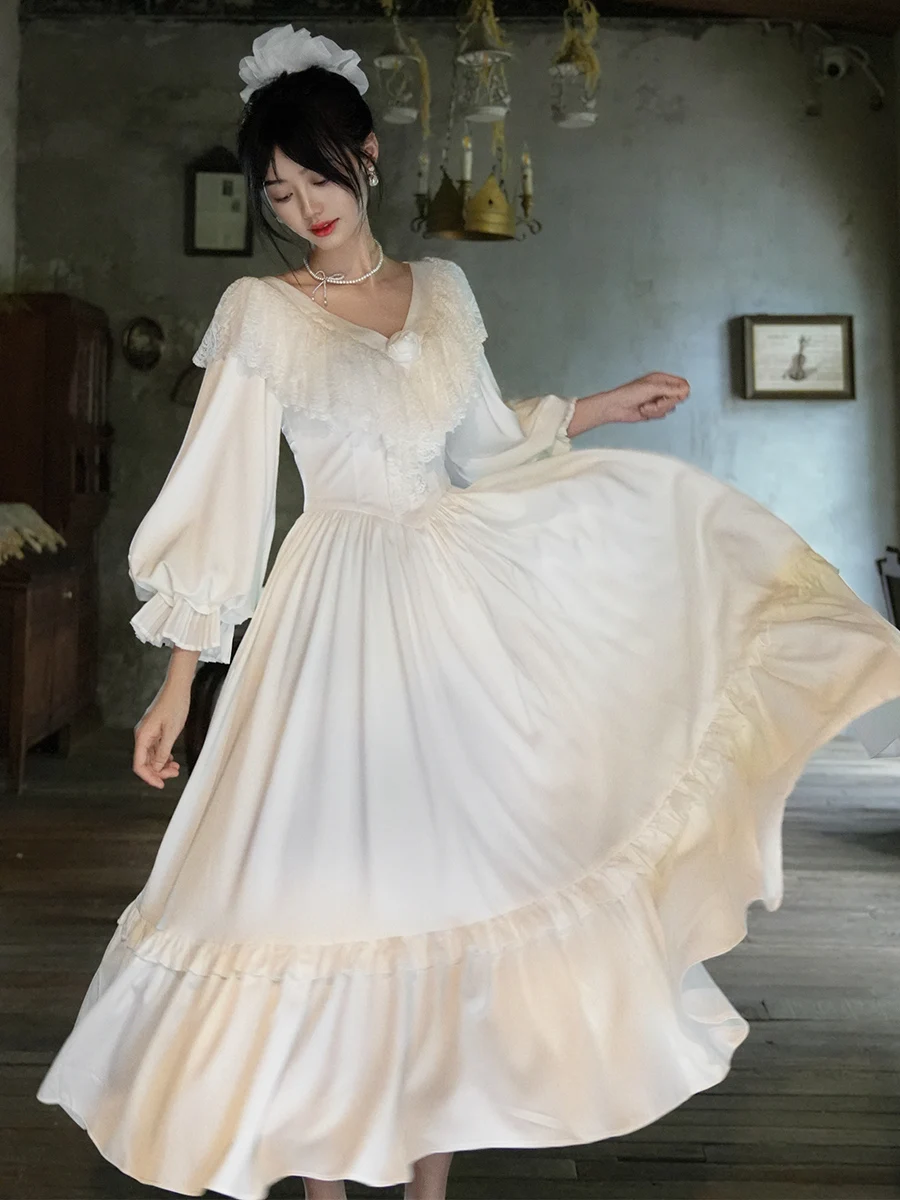 TIYIHAILEY Frühling Herbst Frauen Satin Spitze Kleid Laterne Hülse Lange Maxi Damen S-XL Vintage Hohe Taille 2025, Neue V-ausschnitt weiß