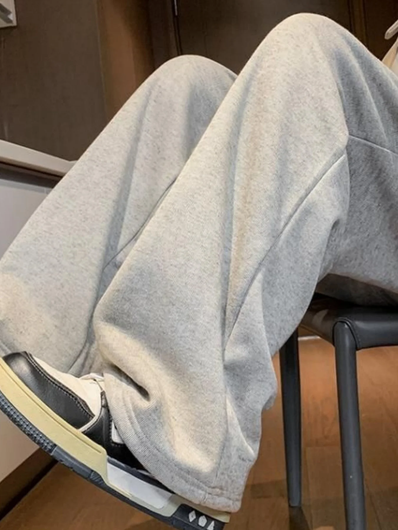 Pantalones casuales suaves y agradables para la piel de estilo coreano para mujer, nuevos pantalones largos deportivos de pierna ancha, cómodos y drapeados de color sólido para adolescentes, de moda