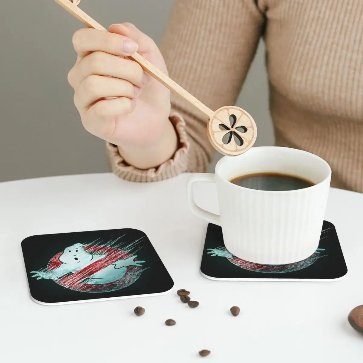 

Охотники за привидениями, 4 подставки, кожаные салфетки, нескользящие изоляционные кофейные коврики для дома, кухни, обеденные подушечки, набор из 4 шт.