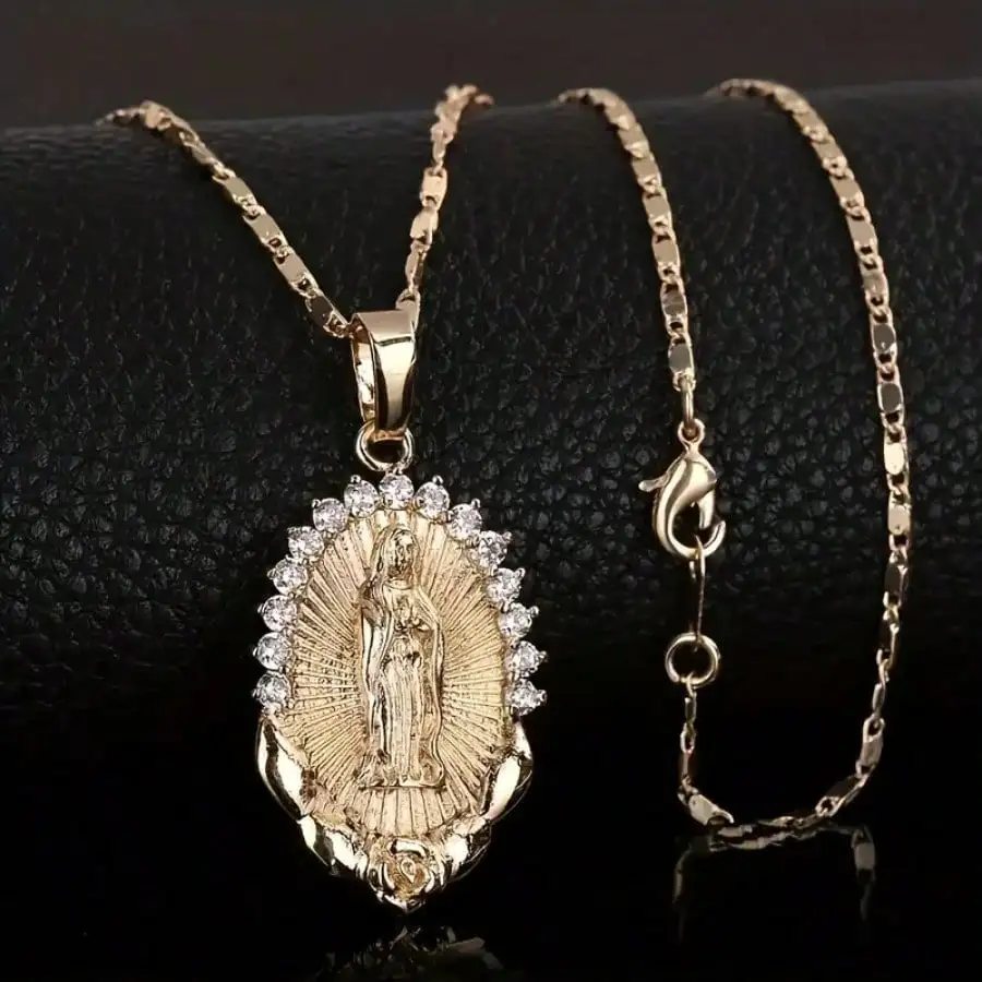 1 collar con colgante ovalado de la Virgen María con adornos - Joyería religiosa dorada, adecuada para uso diario