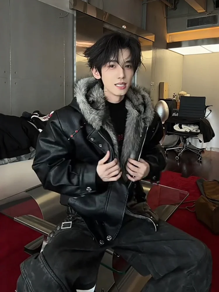 سترات عصرية بقلنسوة للرجال لشتاء 2025 معاطف جديدة سميكة ودافئة وقصيرة للدراجات النارية سترات رجالي وسيم رائعة بأكمام طويلة