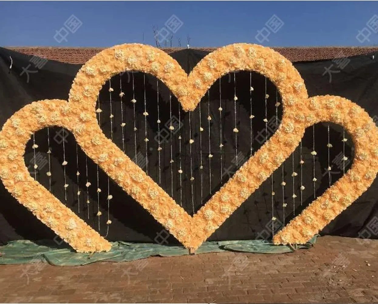 2026 Neu Riesiger Dreifach-Herzförmiger Metall-Hochzeitsbogen Hintergrund für Heiratsantrag Party Geburtstag Outdoor Familien-Dekoration – Detail 4