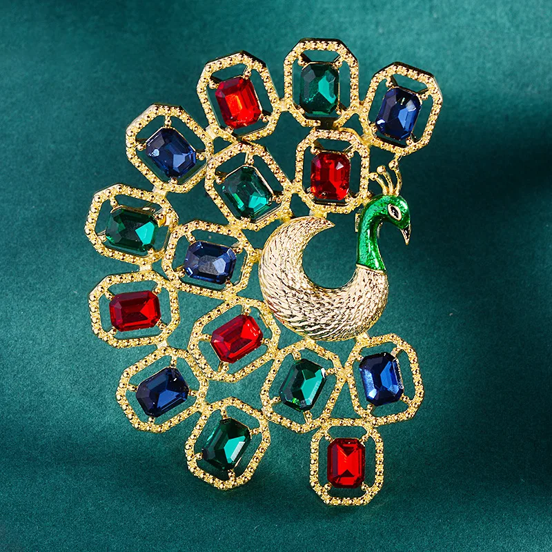 Ladies Novelty Enamel Brooch Peacock Open Screen Niche Animal Accessories French Court Corsage Female Pin