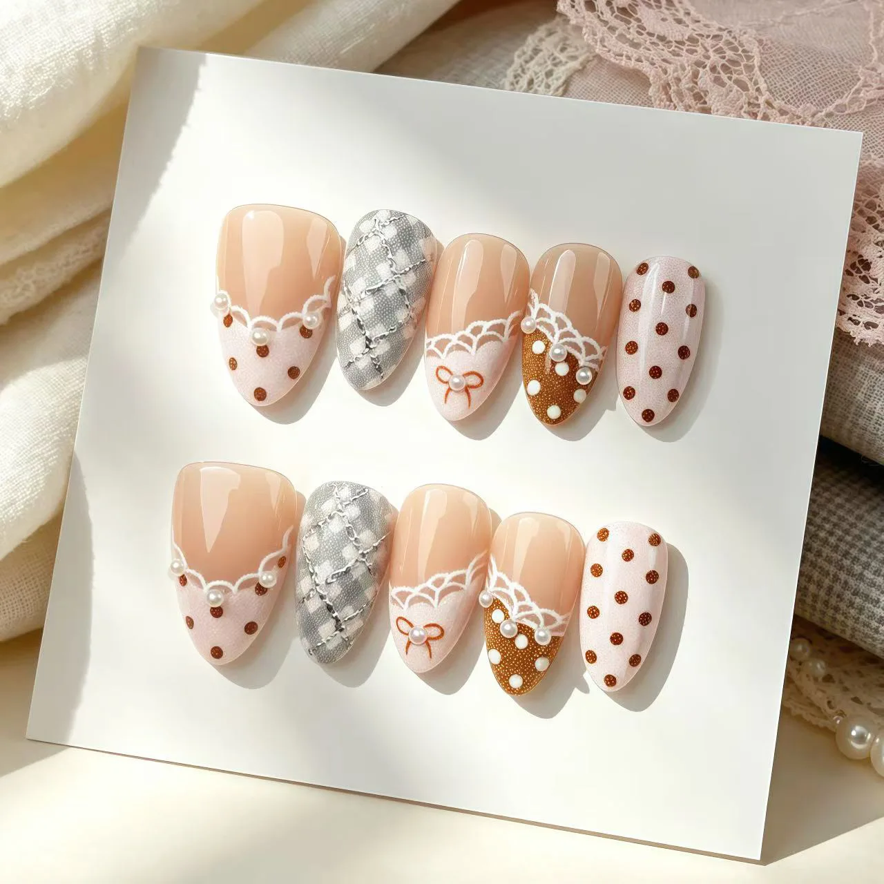 24Pcs Simple Short Almond Fake Nails Pink French Lace Polka Dot Gilded Ins Design False Nail Art Sweet Plaid Nails Sets Press On