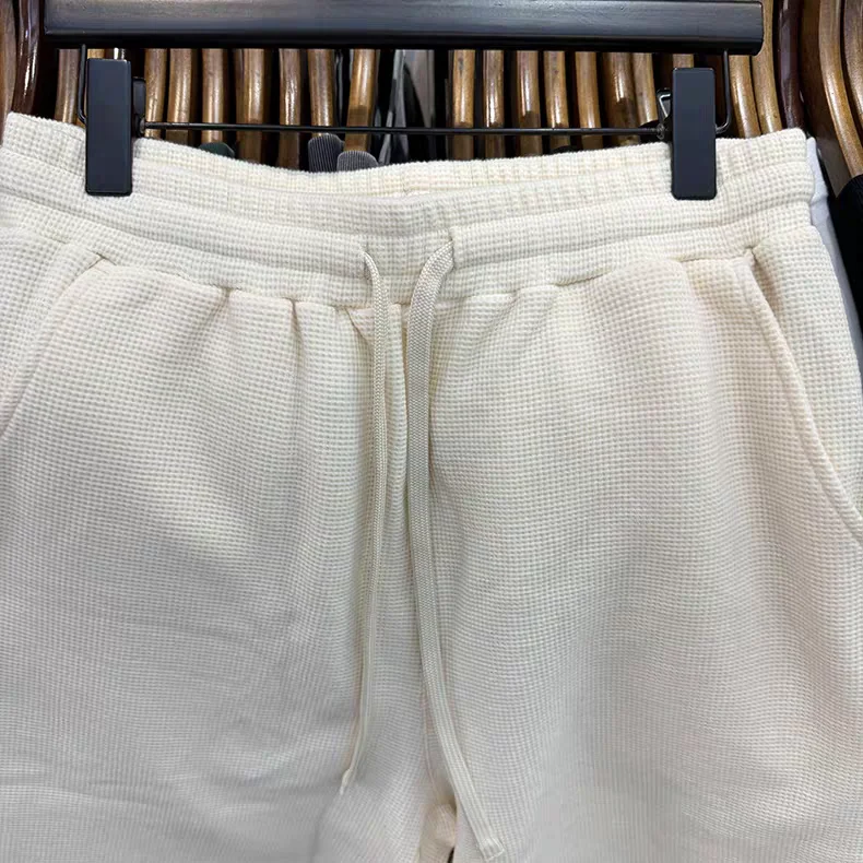 กางเกงขาสั้นลายตารางสำหรับผู้ชายสุดเทรนดี้ - กางเกงลำลองทรงหลวมเอวยางยืด