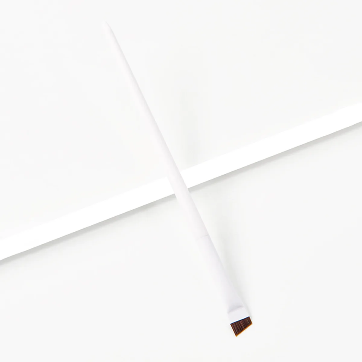 4 個鎌刃アイライナーブラシ超薄型フラットファインアイライナーメイクブラシフラットアイライナーブラシ眉毛メイクアップブラシ