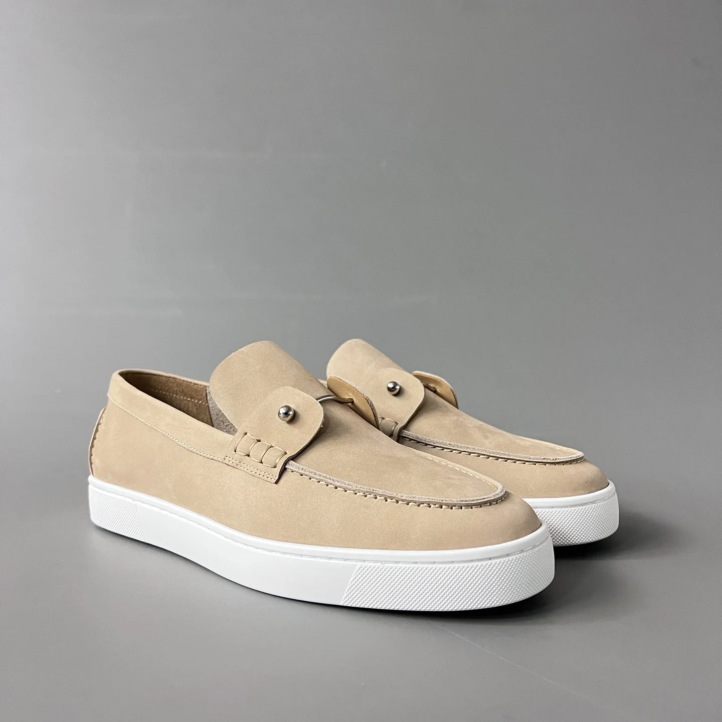 Luxury Men's Round Rivet Button Beige Leather Lace Up Red Bottom Sneakers Casual Boat Shoes White Sole Fashion Party Footwear