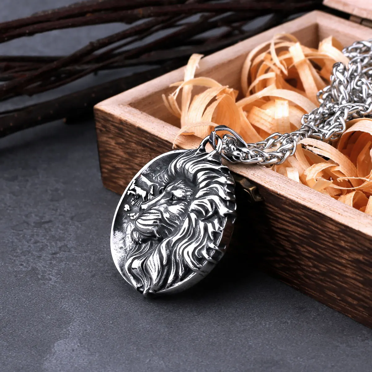 Nordic Vikings Lion Naszyjnik męski ze stali nierdzewnej Punk Biker Fashion Vintage Wisiorek Naszyjnik Hip Hop Łańcuch Biżuteria Zwierzęca Prezent
