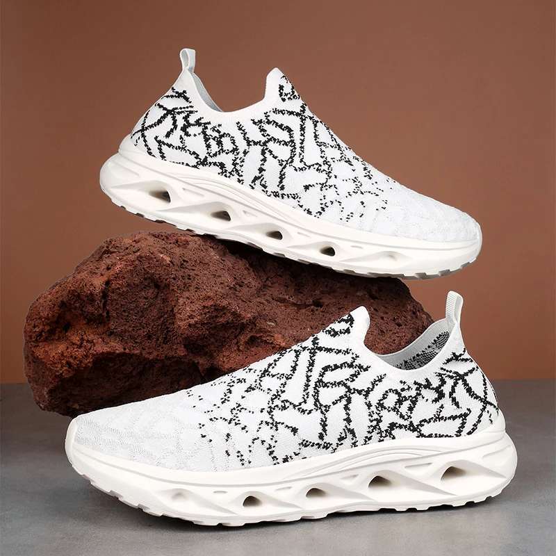 أحذية رياضية رجالي عادية 2025 جديد شبكة الشتاء خفيفة الوزن توسيد متعدد الألوان اليومية في الهواء الطلق التنقل أحذية للمشي للرجل