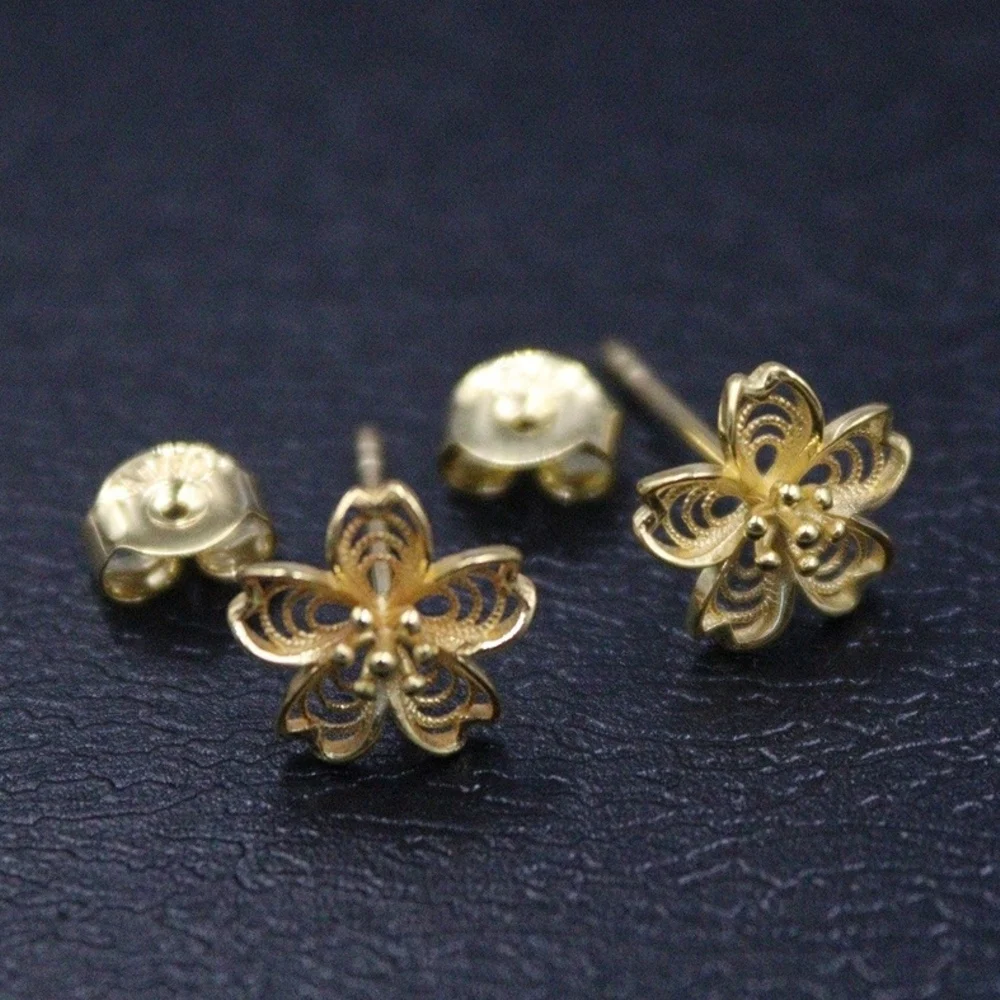 Real Pure 18K Yellow Gold Stud Women Gift Lucky Hollow Flower Earrings 1.29g