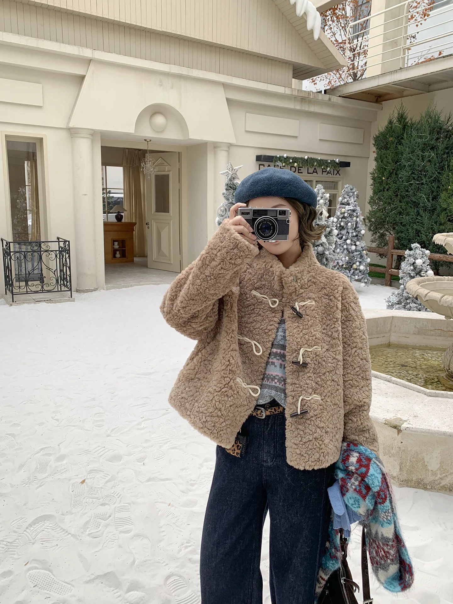 Jaqueta Feminina Coreana ELINS de Couro e Pele Integrados com Gola Alta, Casaco Feminino de Poliéster de Comprimento Médio com Manga Longa