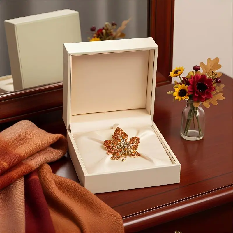 Elegant Crystal Leaf Brooch Pin for Women 1Pcs5Pcs Vintage Wedding Jewelry Gift Ornament for Special Occasions