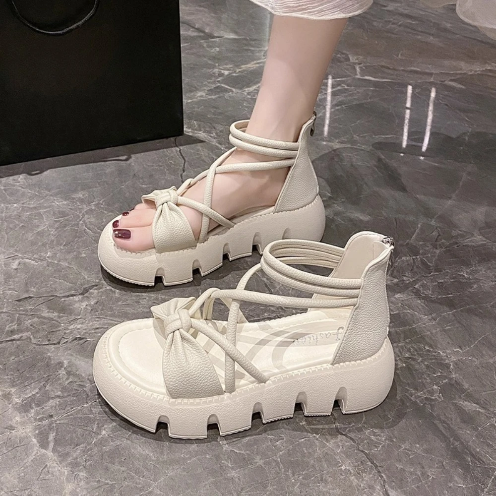 

Римские сандалии, женские летние сандалии на плоской подошве на высоком каблуке, лето 2025 года, повседневная белая кожаная обувь, пляжные сандалии