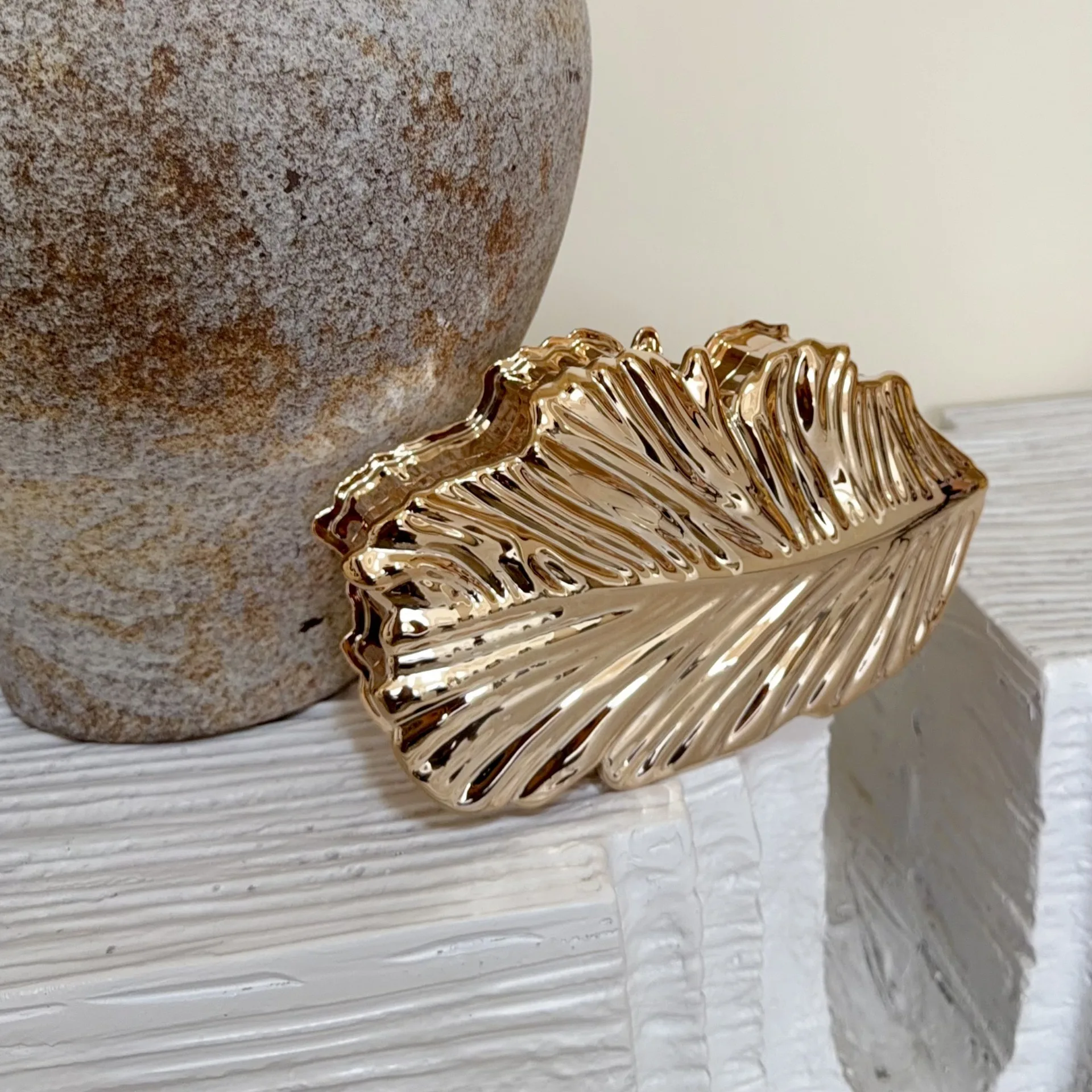 Luxury Golden Fashion Acrylic Leaf Metal Box Handbag Elegant Dinner Party Clutch Crossbody Bag for Young Women Casual Scenarios view 6