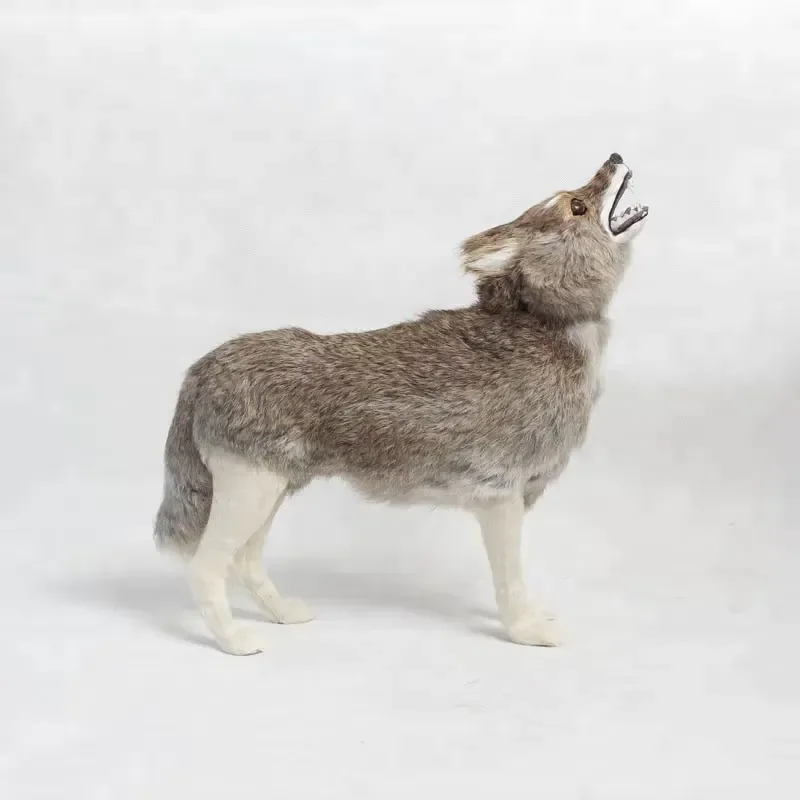 Vivid Timberwolf Statues Wildlife Statues for Easter and Anniversary Home Decorations