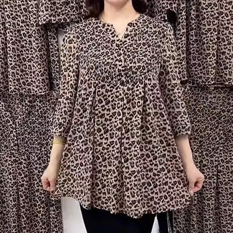 Camisa solta estampada leopardo vintage para mulheres, roupa feminina, casual manga 3/4, decote em v, botão chique, emendado, trajeto, listrado,