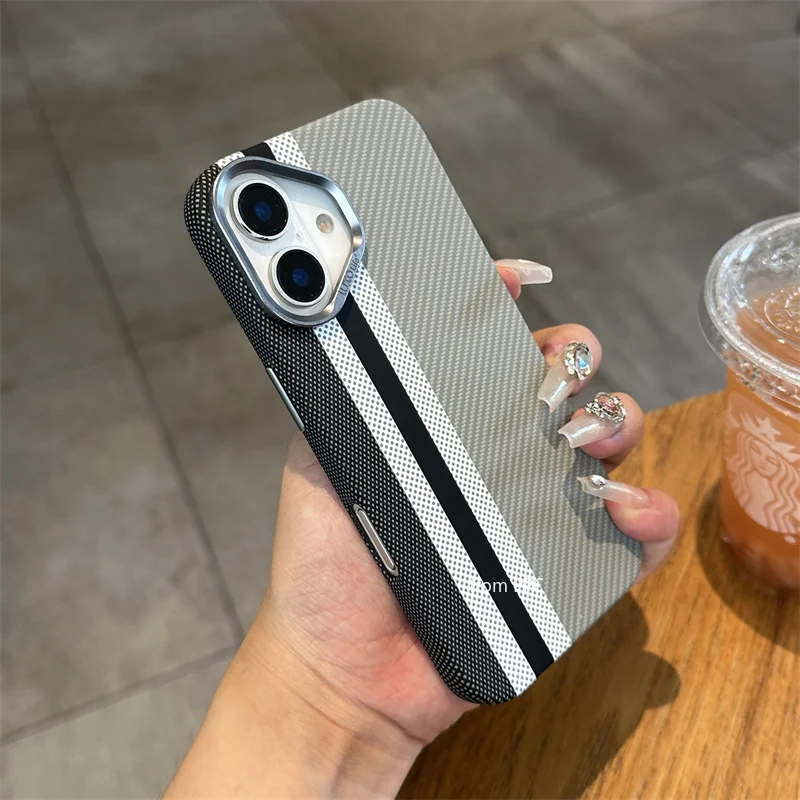 Magnetyczne etui na telefon z efektem karbonu, obudowa 16 17 do iPhone 15 Pro Max, magnesy do ładowania, twarda obudowa, osłona aparatu, pancerne etui — zdjęcie produktu 2