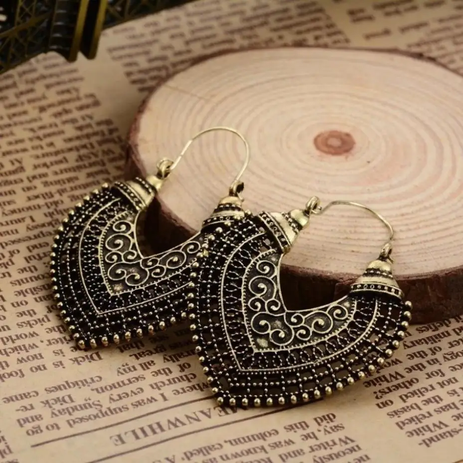Palaces Style Hollow Weaving U Shaped Earrings Retro Bohemian Tassel Love Flower Leaf Wrapped Ear Accessories For Ladies Wear