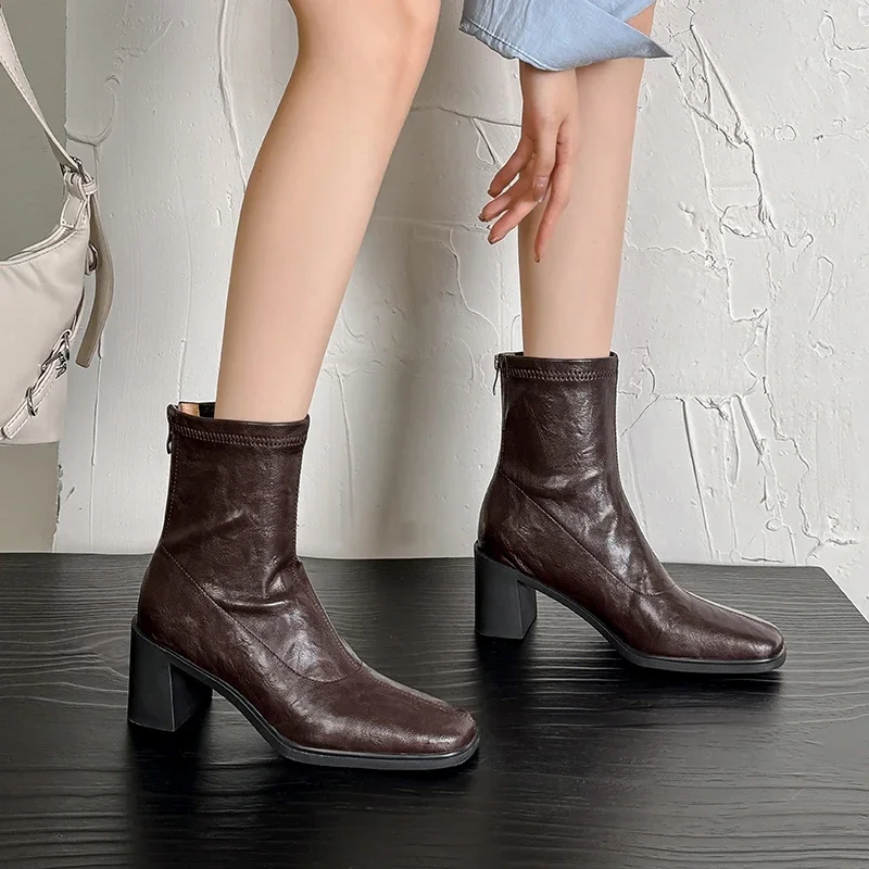 

2026 новые осенне-зимние женские ботильоны высотой 22-24,5 см, современные ботинки из эластичной микрофибры с квадратным носком, узкие ботинки на толстом каблуке с молнией сзади