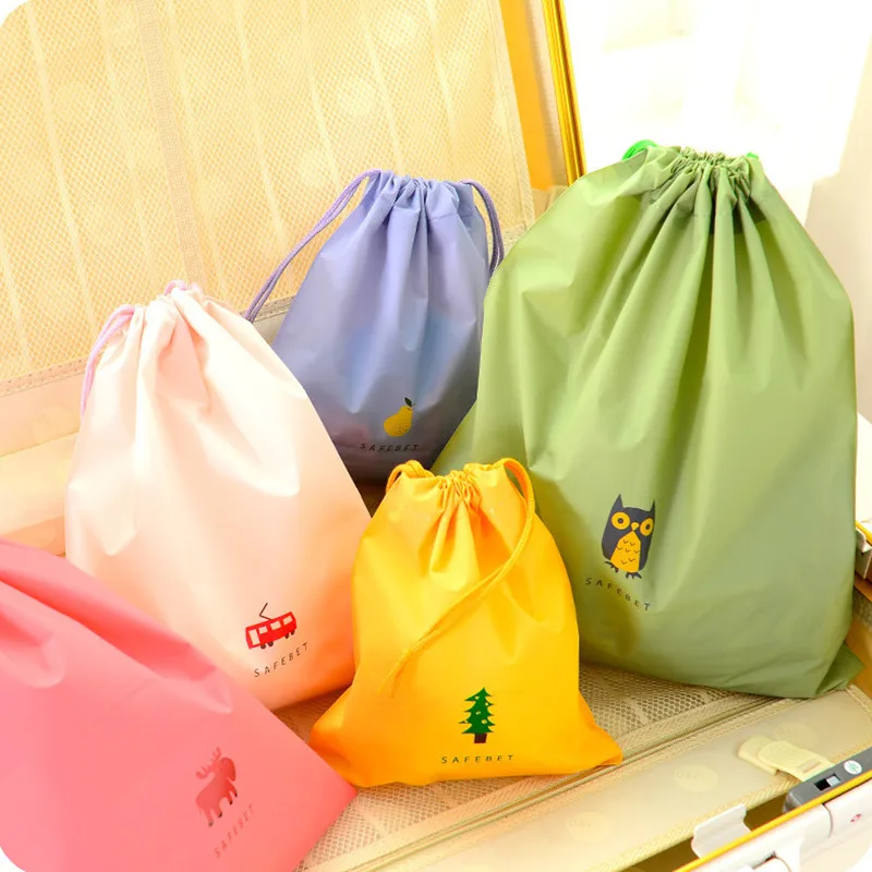 

Can be carried on both shoulders, waterproof household items, simple dustproof drawstring bag, creative travel storage bag