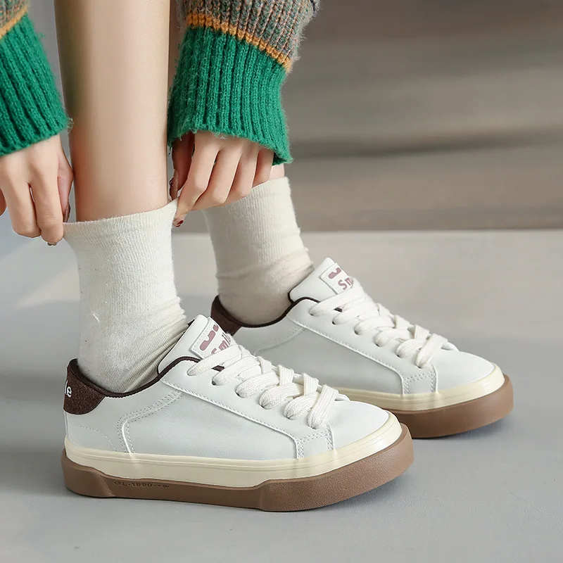 Little White Shoes Women's 2024 Autumn and Winter New Korean Edition Round Headed Lace up Thick Sole Casual Sports Single Shoes