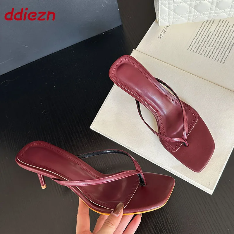 جديد 2026 الربيع الصيف الشاطئ الإناث رقيقة الكعوب الشرائح الصنادل أحذية السيدات موضة النساء مضخات الوجه يتخبط الكعوب أحذية مفتوحة