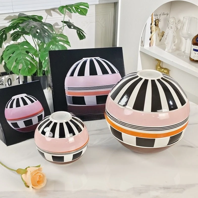 The German Spherical Tableware Set Features High Aesthetic Level Light Luxury Plate And Bowl Can Store Tableware For Gifting