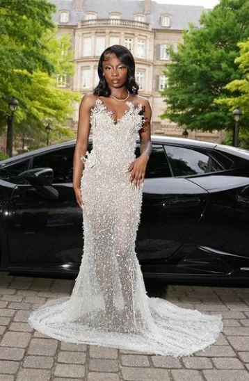 Luxurious Crystal White Prom Dresses Bodice Encrusted Sequins Black Women Party Dresses Simple See Through Evening Gowns