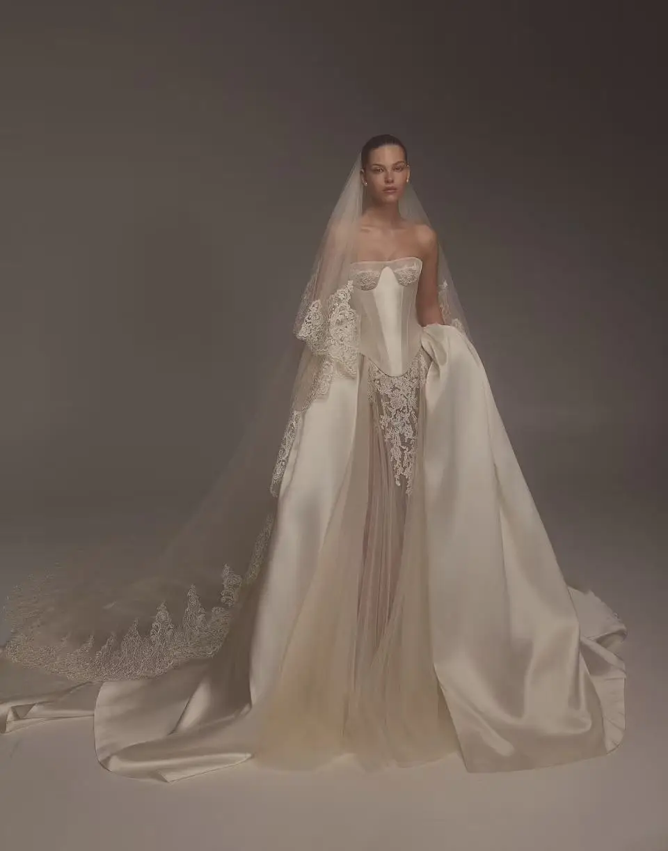Strapless Satin Ball Gown Wedding Dress Corset Bodice Lace Appliques Detachable Overskirt Chapel Train Custom Size Custom Made