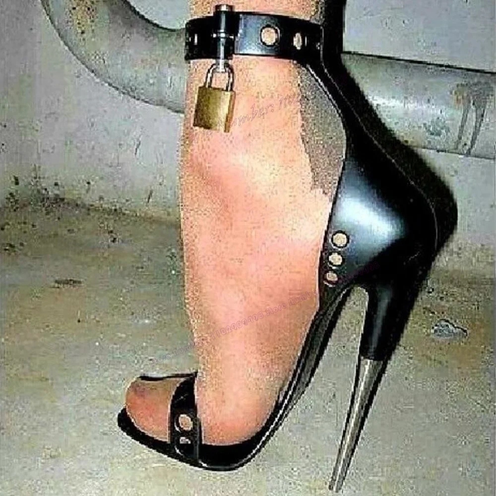 Sandales à talons en métal pour femmes, décor de serrure noire, sangle arrière, chaussures Parker ouvertes, talons hauts plication, chaussures sexy,