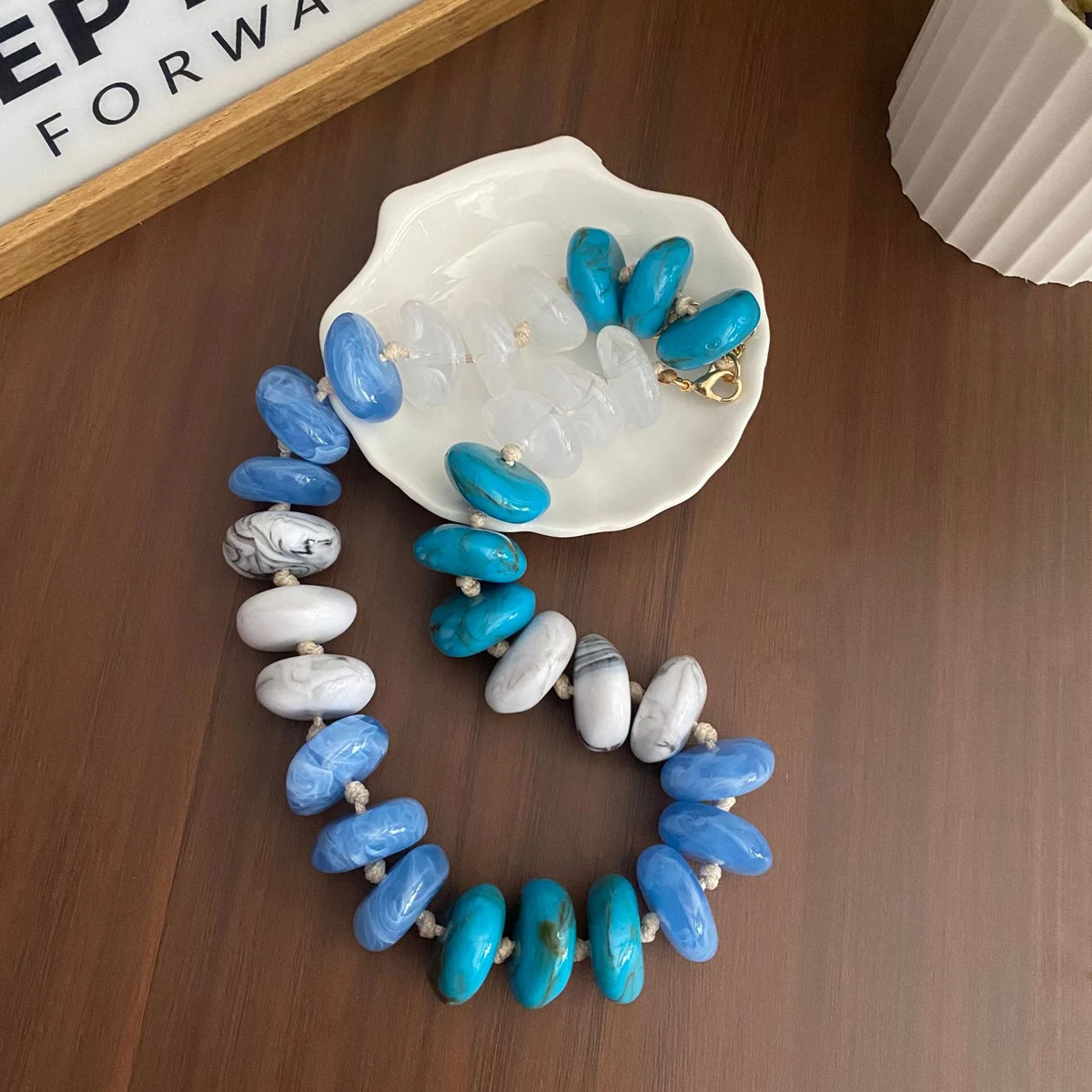 Vintage Multicolor Dyeing Resin Flat Disc Bead Necklace Women Irregular Beaded Choker Boho Vacation Statement Collar Jewelry
