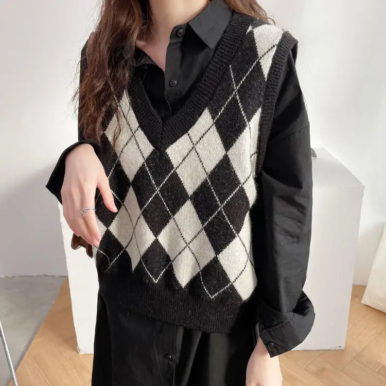 

Retro Diamond Pattern Knitted Vest Women's Autumn Winter V-neck New Style Outerwear Embroidered Sweater Japanese Style Jacket