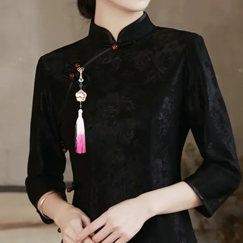 101 Spilla retrò con orchidea, prugna, bambù e crisantemo per cheongsam da donna con pendente a nappa sul petto