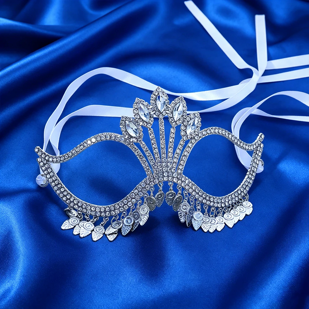 Small Niche Design Gorgeous Rhinestone Women's Mask Retro Ethnic Style Semi Covered Makeup Dance Party Mask Party Accessories