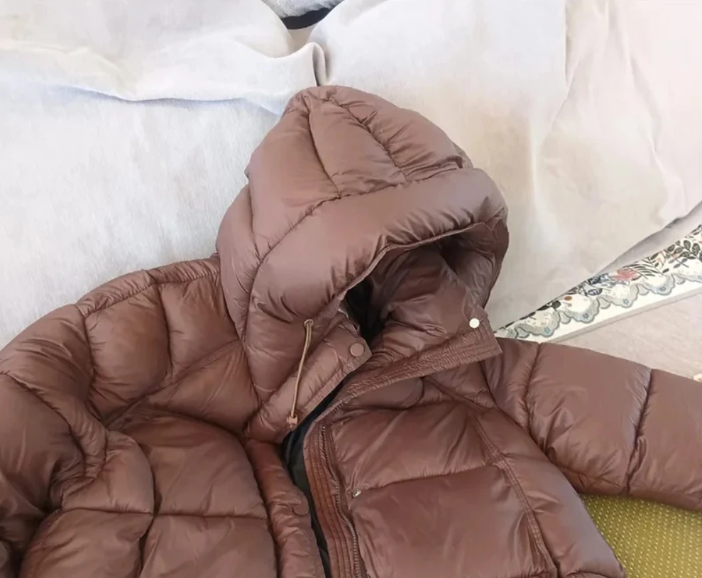 

Пуховик женский, зима 2025, новая короткая куртка с капюшоном на хлопковой подкладке, женская модная верхняя одежда, усовершенствованная корейская плотная верхняя одежда
