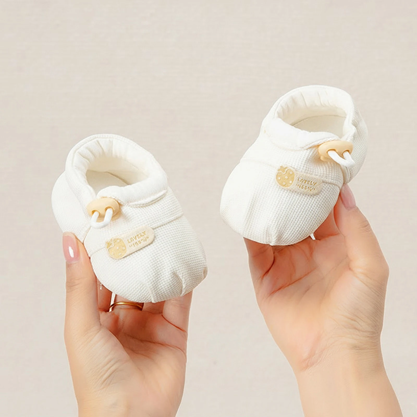 

Обувь на плоской подошве для мальчиков и девочек от 0 до 12 месяцев, обувь с клубничными буквами для маленьких девочек, нескользящая прогулочная обувь на мягкой подошве